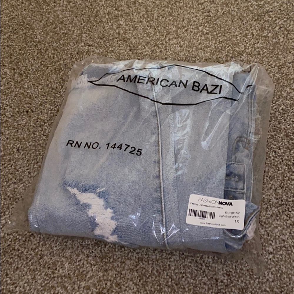 Light Washed Ripped Jeans